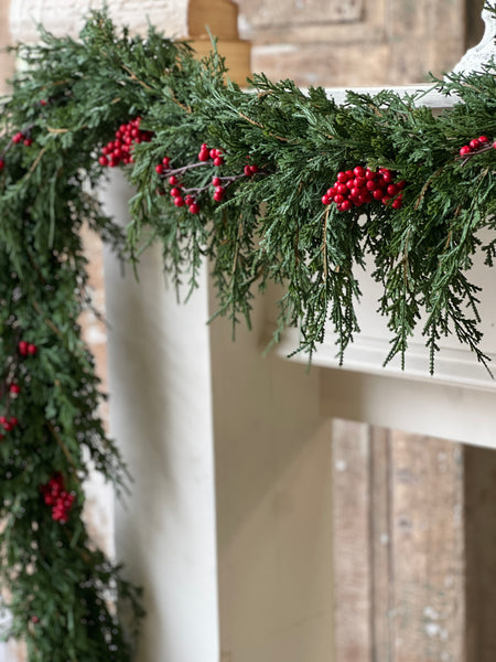 6' Emerald Falls w/ Berry Garland